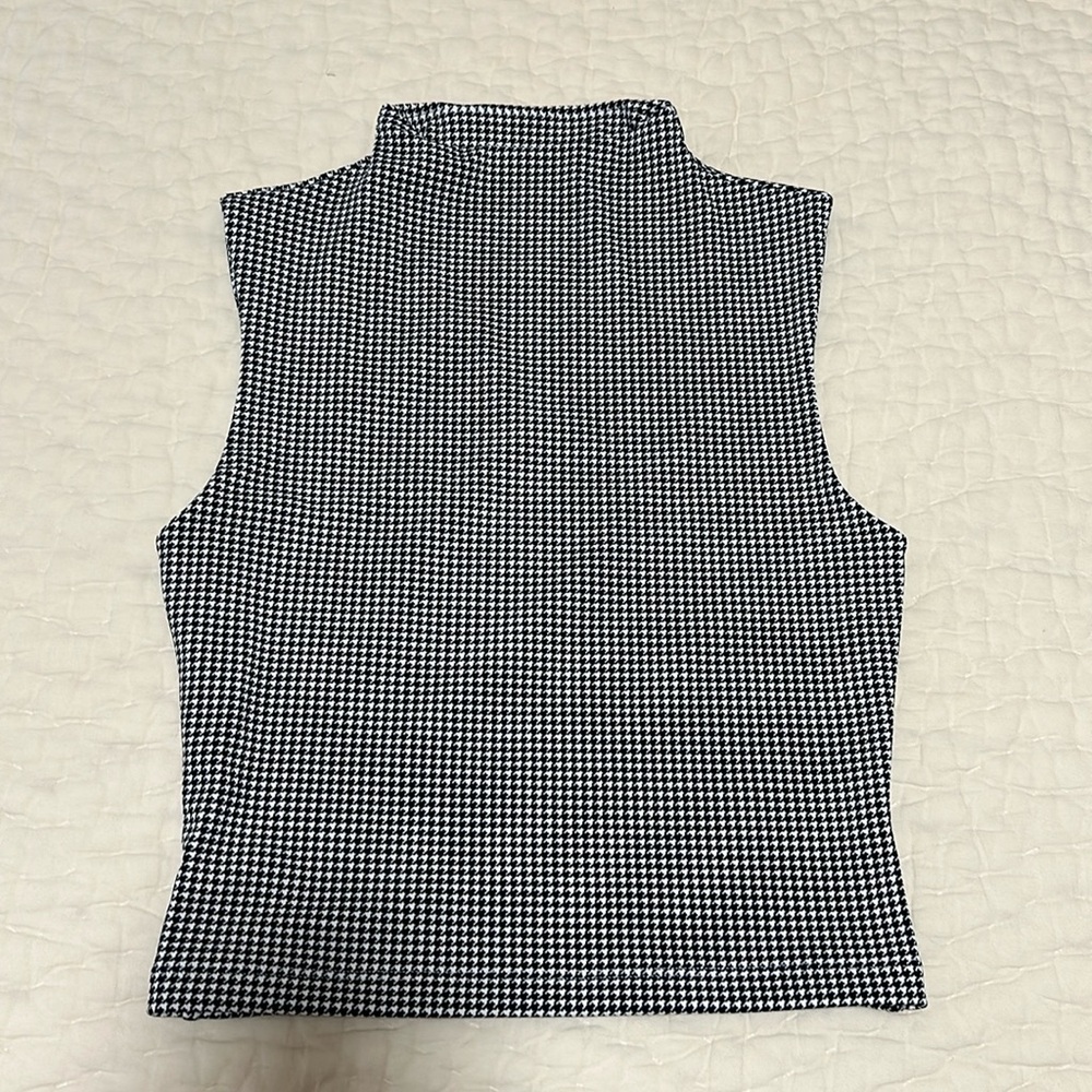 Express body contour houndstooth mock neck cropped tank